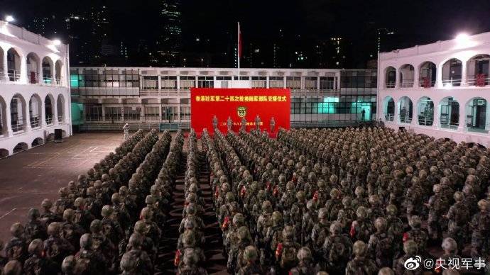 解放军驻港部队陆海空三军进行第24次轮换