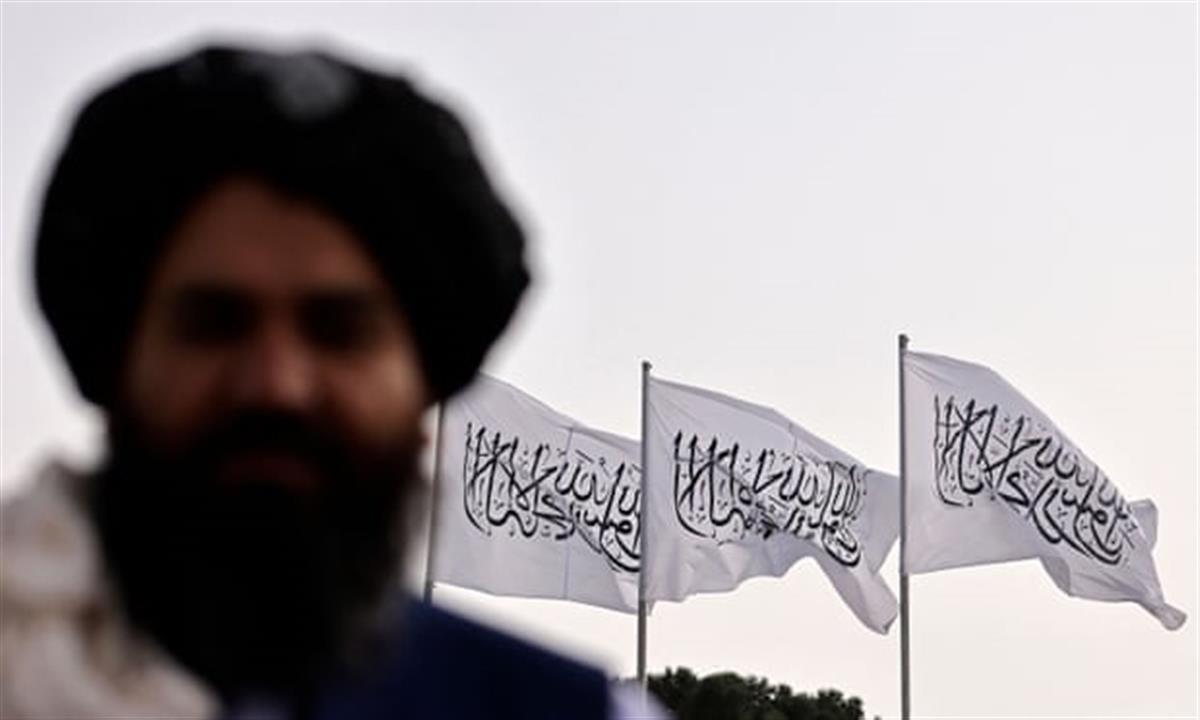 9月    日,塔利班旗帜在喀布尔上空飘扬图片来源:法新社