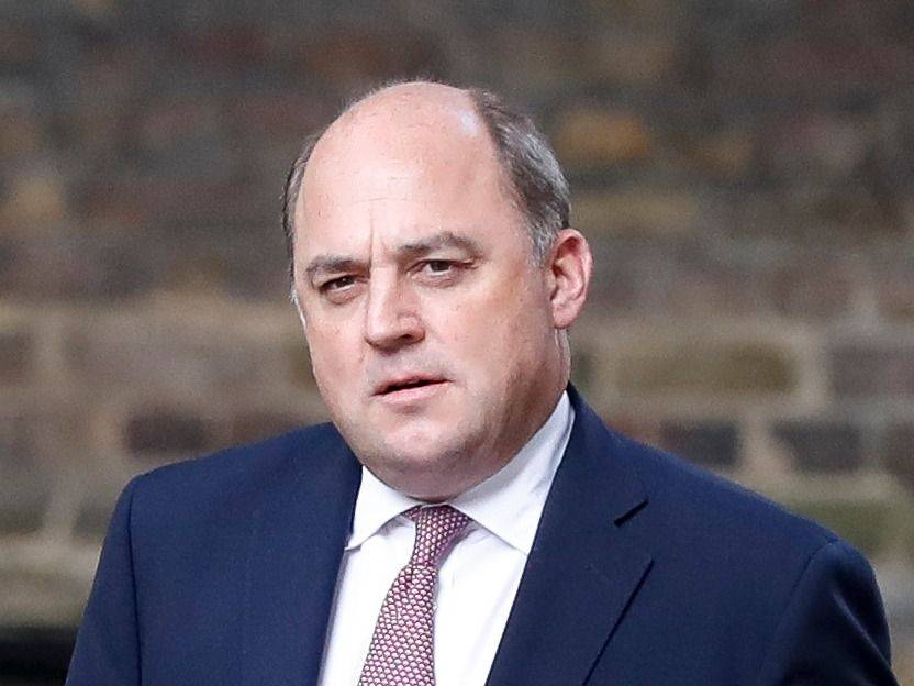 9月15日,英国国防大臣华莱士抵达伦敦唐宁街10号首相府.