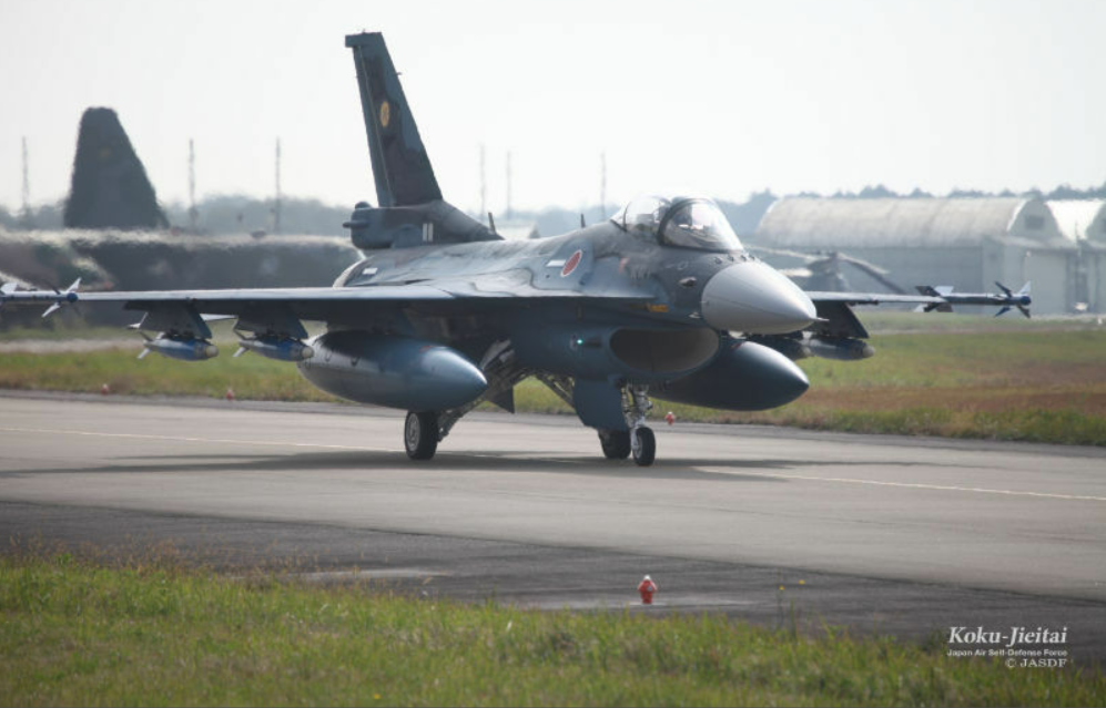 日本f2战机90公斤座舱盖空中脱落 驾驶席裸露在外迫降