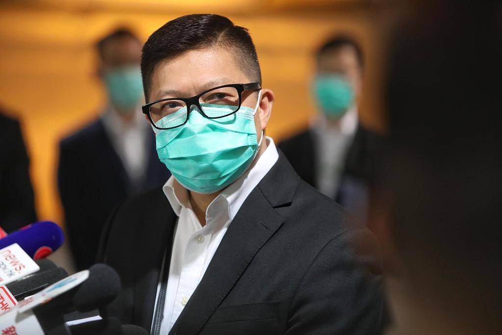 香港保安局局长邓炳强指曾有外籍情报人员去黎智英报馆工作提倡立法设