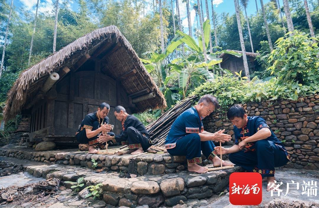 跟着非遗看海南黎族钻木取火技艺燧火化腥臊文脉传古今