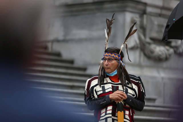 讽刺!被夸为土著人"杰出代表",加拿大一官员兼学者实为欧洲裔