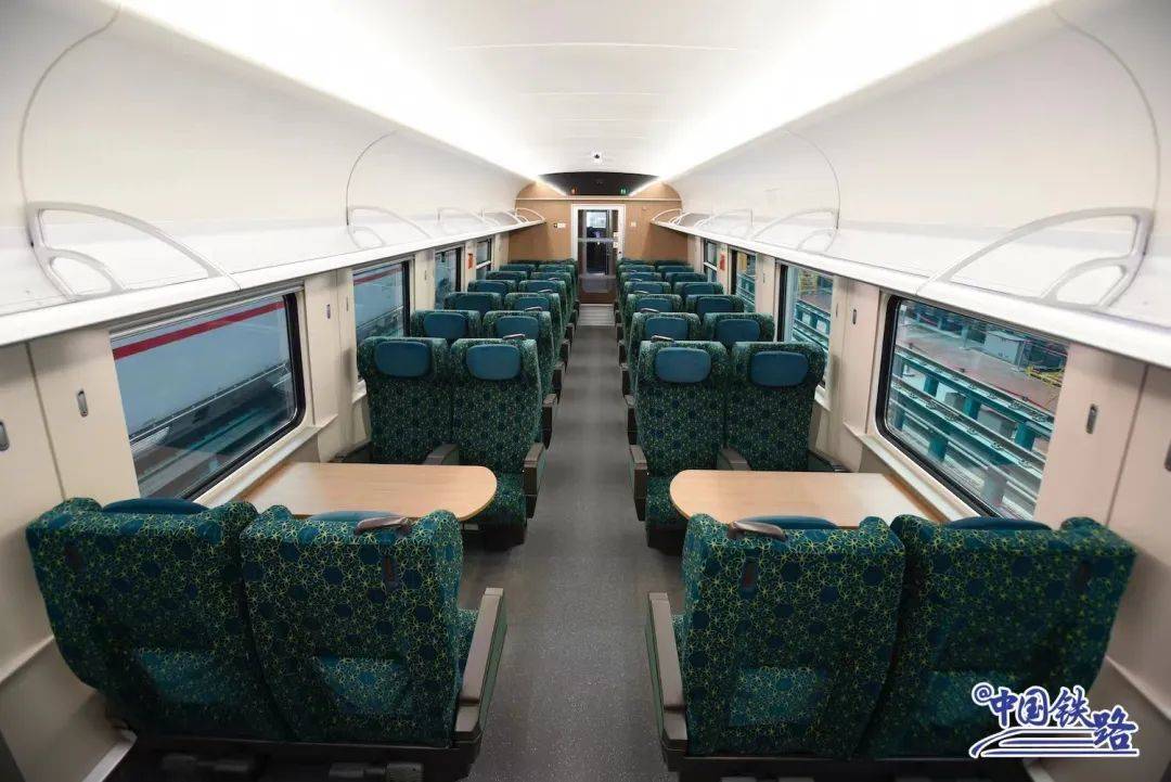 一等座内饰效果(中国中车供图)