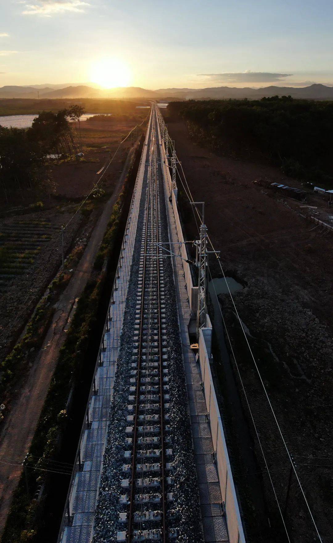 中老铁路玉磨段12月2日起发售车票