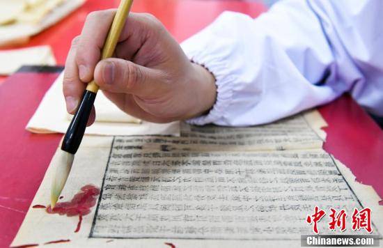 探访古医书籍修复传统手艺与科技相逢