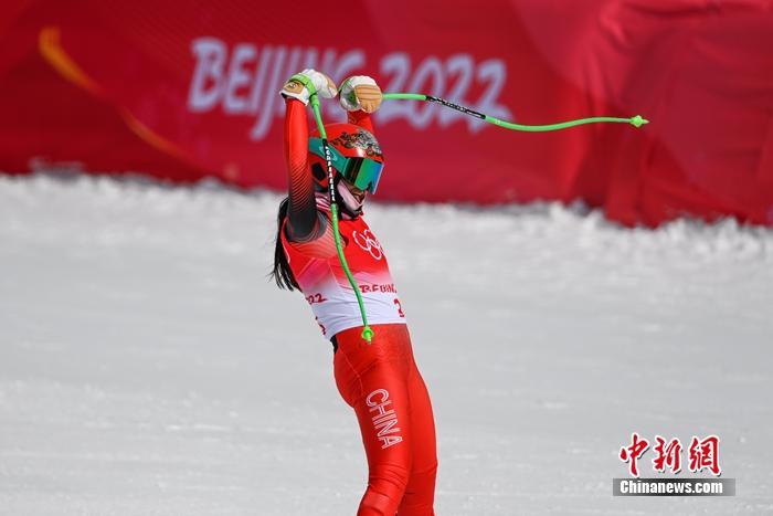 孔凡影成中国首个在冬奥会高山滑雪女子滑降完赛的运动员