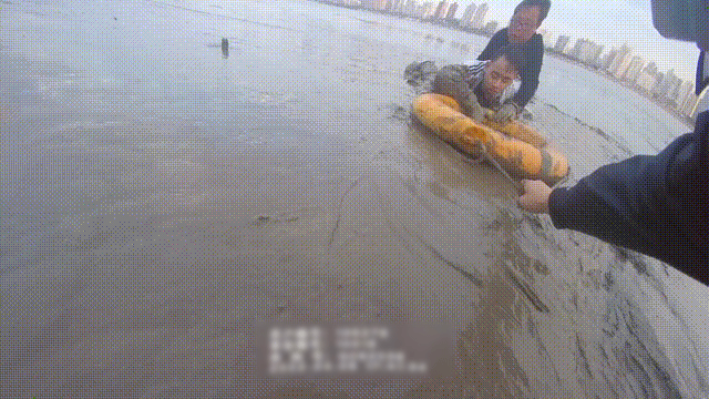 周公解梦大全查询，梦见鞋子掉湖里捞鞋却陷入泥潭呼救的深层含义