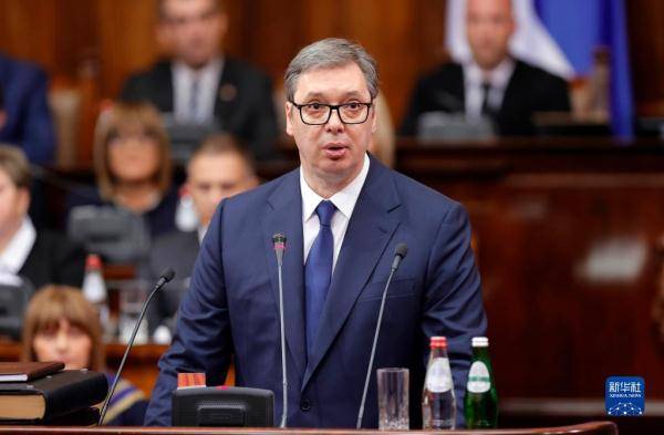 塞尔维亚总统武契奇宣誓就职