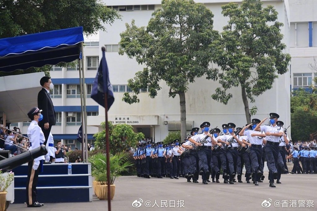 香港警察學院結業首次採用中式步操李家超任檢閱官