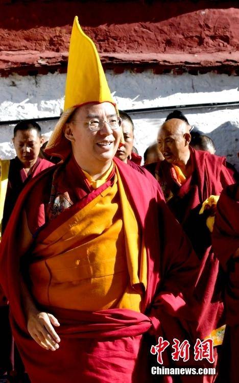 协西藏分会会长班禅额尔德尼·确吉杰布前往藏传佛教格鲁派祖寺甘丹寺