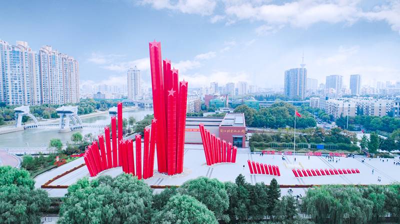 中国美术馆吴为山馆长作品——渡江胜利纪念馆大型主题雕塑《千帆竞渡