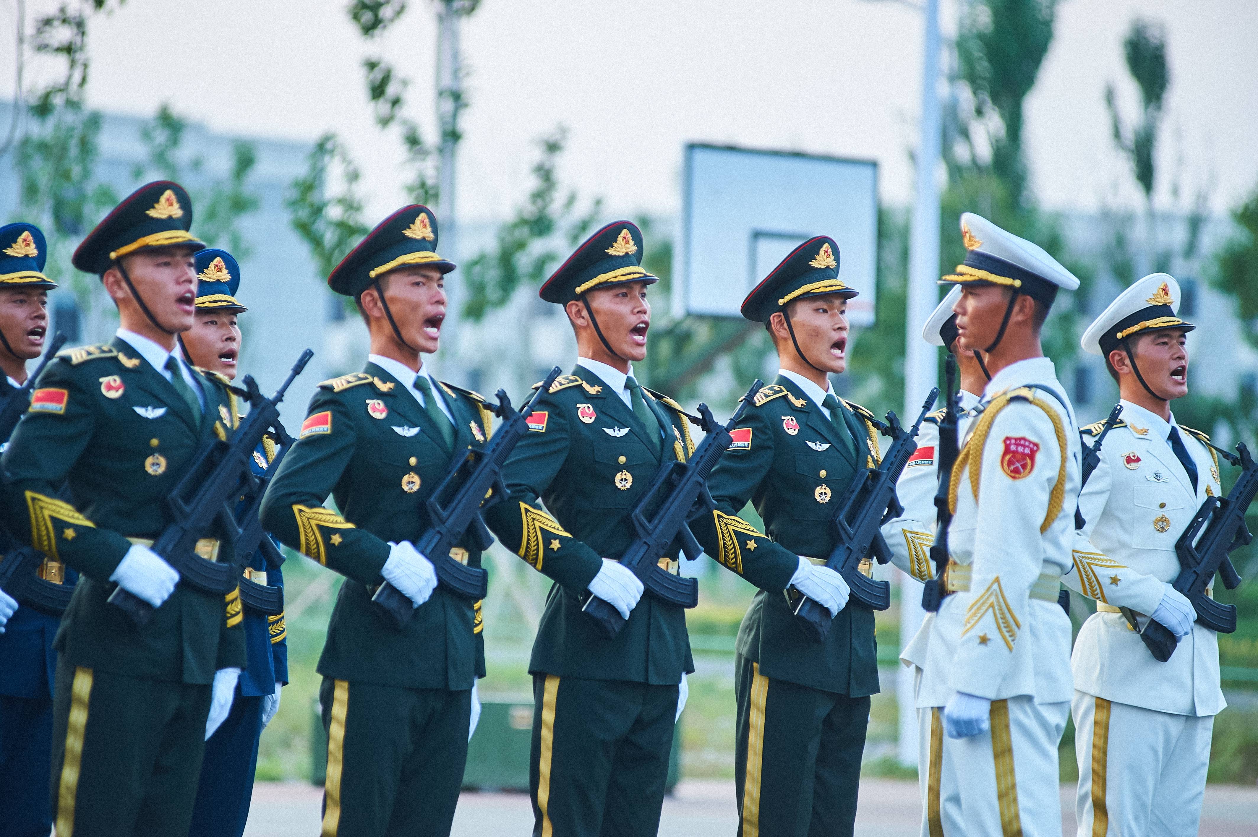 向新中国70华诞献上一份特殊的礼物 江苏"卡思迪莱造"阅兵服惊艳亮相