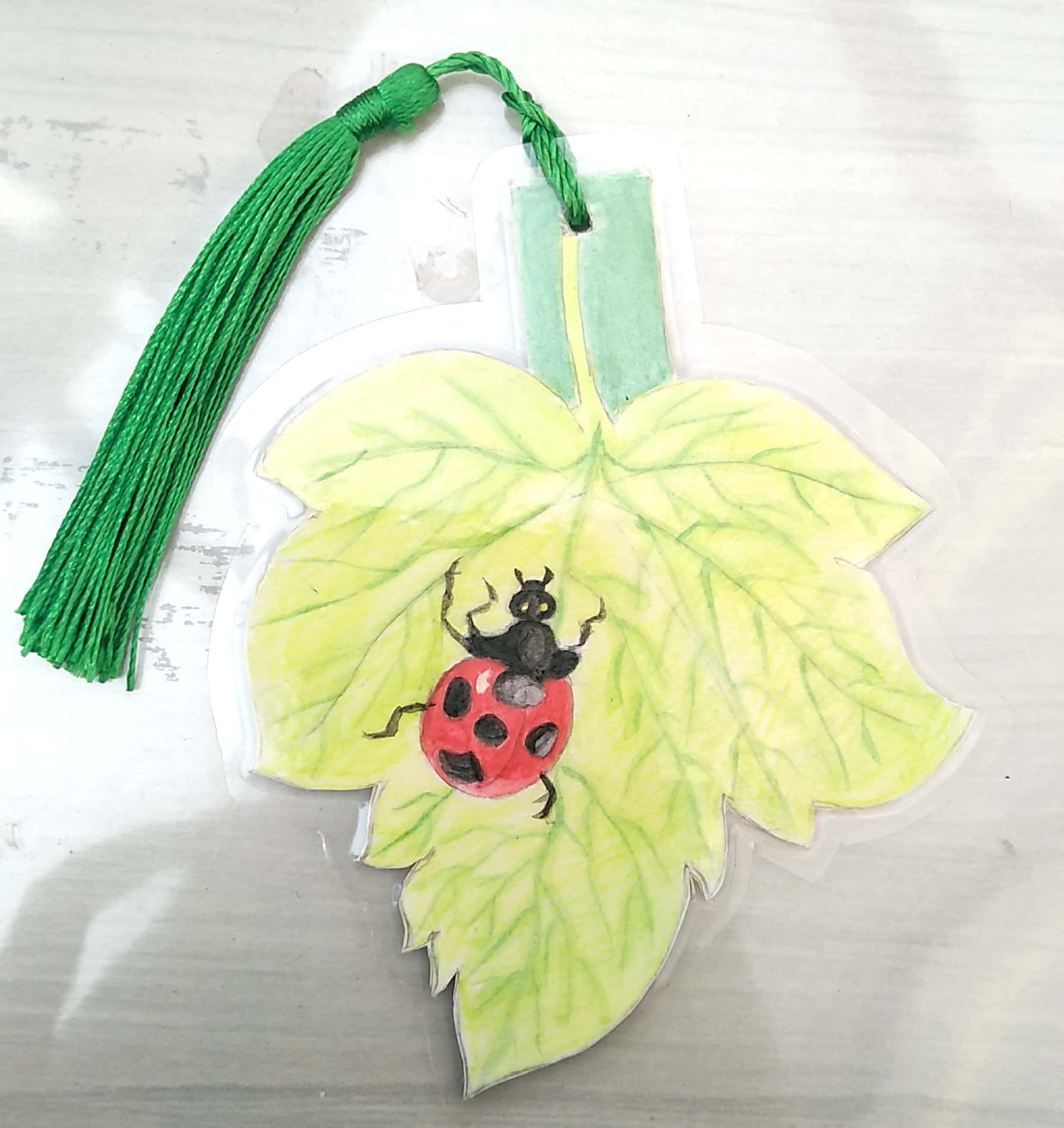 力学小学的孩子给喜欢的经典读本设计出这样的腰封和书签!