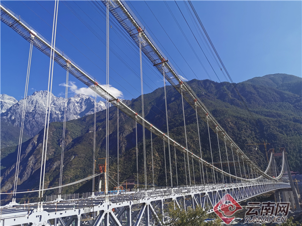 世界最大跨度独塔单跨地锚式悬索桥合龙 全长