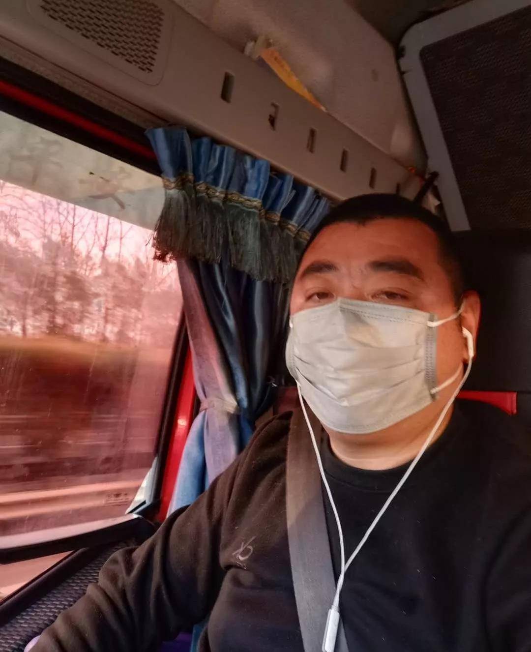 司机孙小江在前往武汉途中自拍