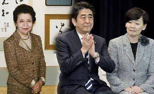 从左至右依次是安倍洋子,安倍晋三,安倍昭惠