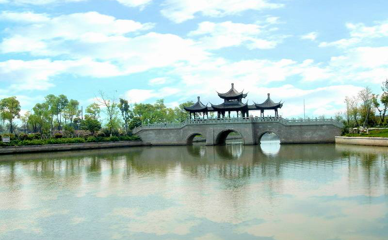 科技館,博物館,保利劇院等城市風光帶;在東氿洑溪河北岸您可欣賞到集