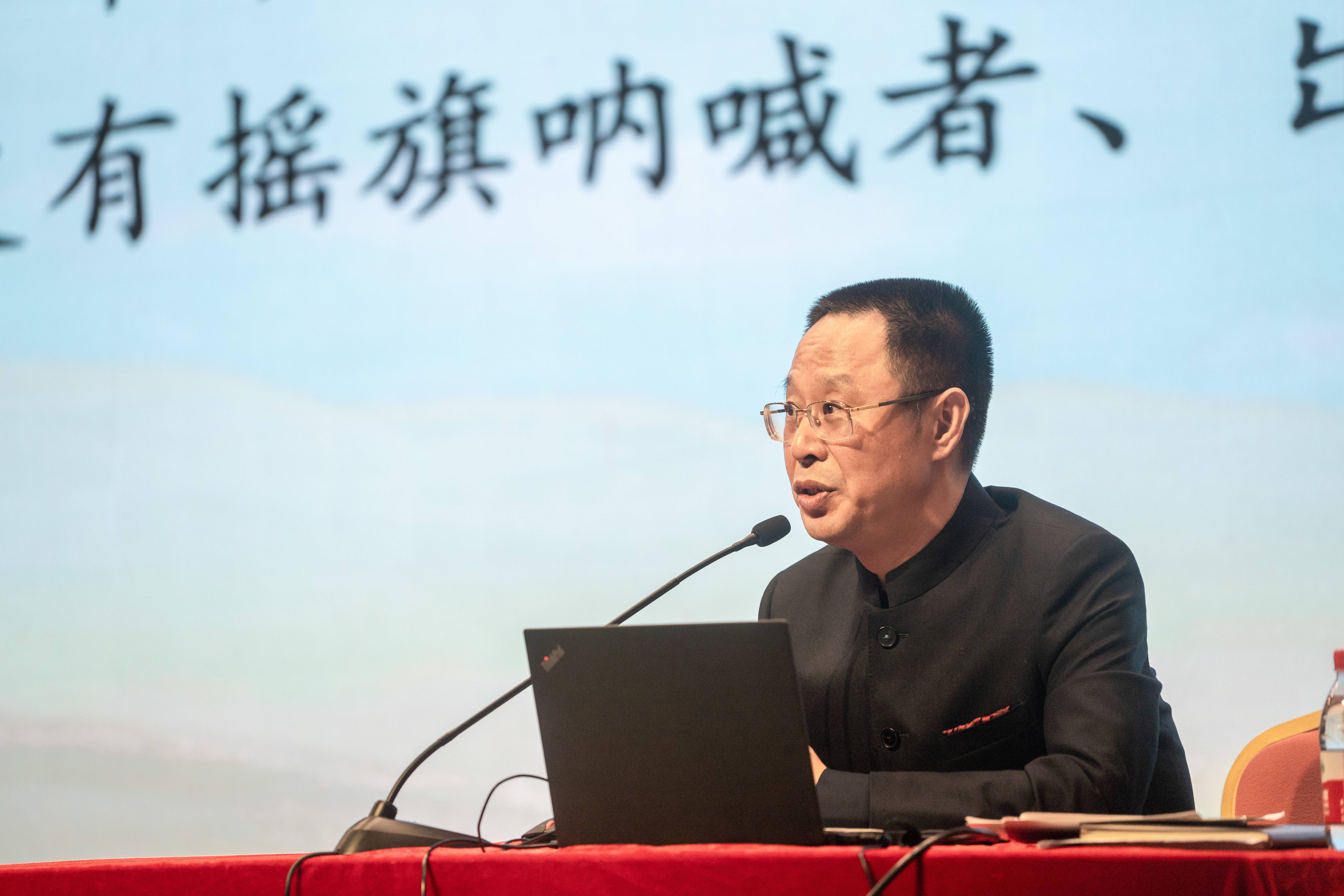 校长尤小平:报考一中做好"吃苦"准备