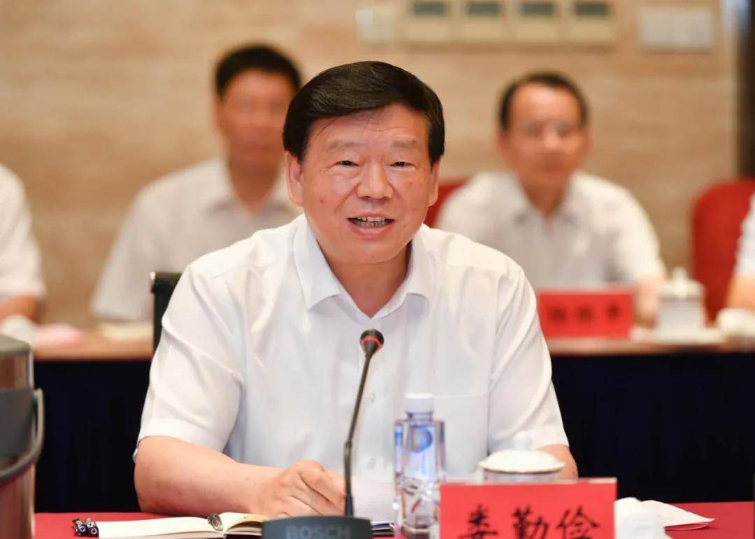 "八一"建军节,江苏省委书记,省长共同出席了一场特殊的座谈会