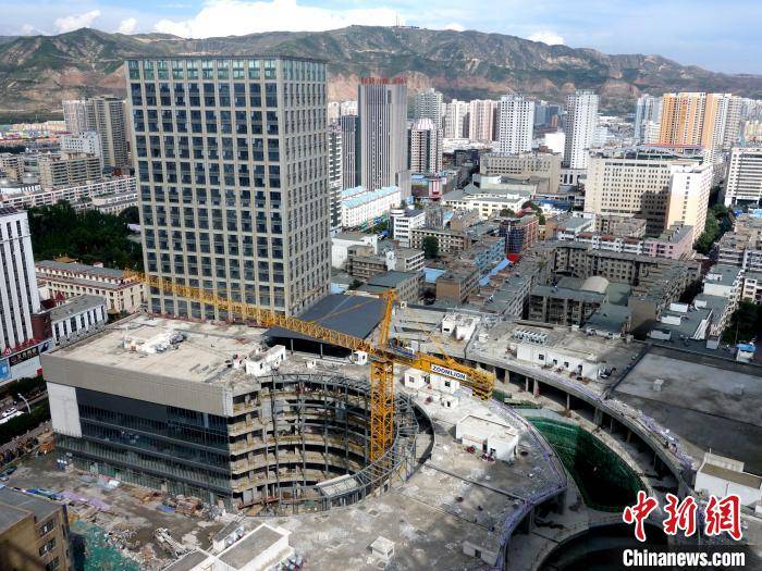 图为西宁市城中区某商品住宅楼。 孙睿 摄 中新网西宁11月2日电 (孙睿)国家统计局青海调查总队2日