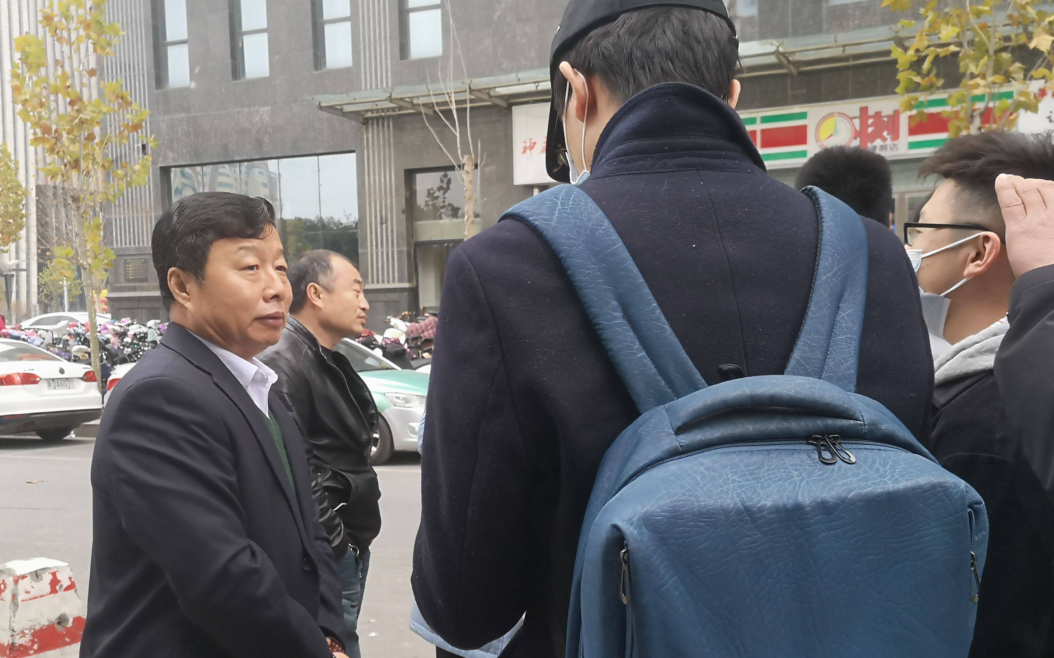 张某芬家属的代理律师胡胜利也参加了庭审,他的代理意见主要有两点:一