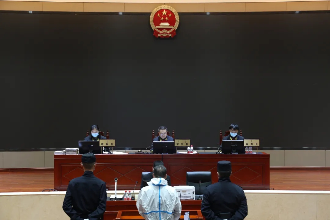 内蒙古部分煤炭反腐案进入庭审一旗原煤炭局局长涉案超千万