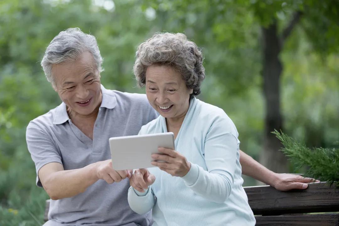 帮老年人跨越"数字鸿沟,一件必须做好的大事