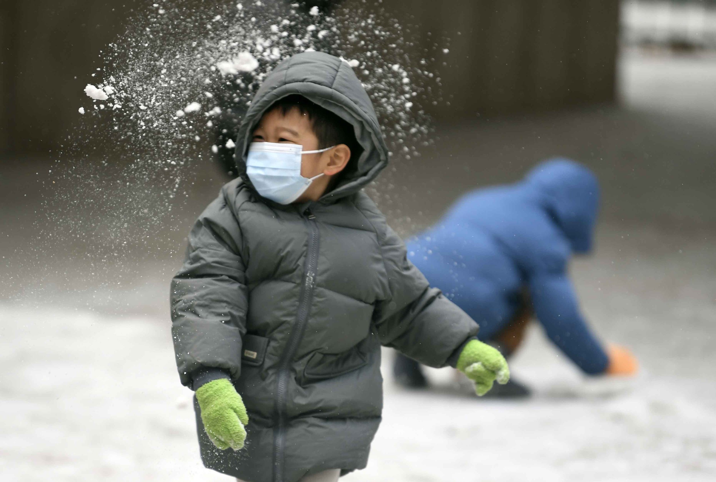 北方人打雪仗图片