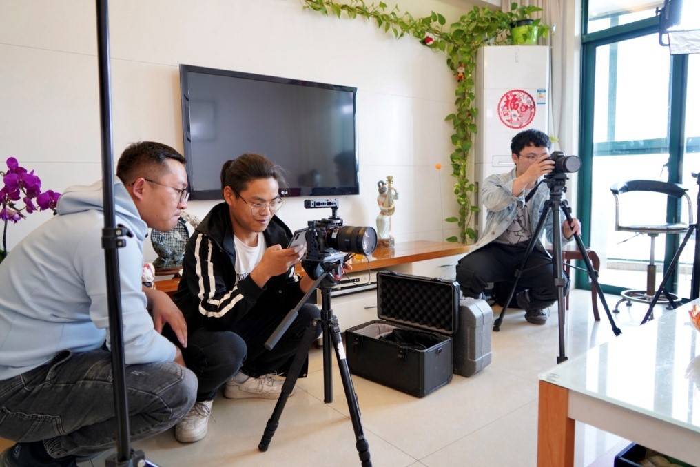 钱壮飞孙子钱泓南京追忆先辈,"永不湮没的荣光"演绎英雄故事