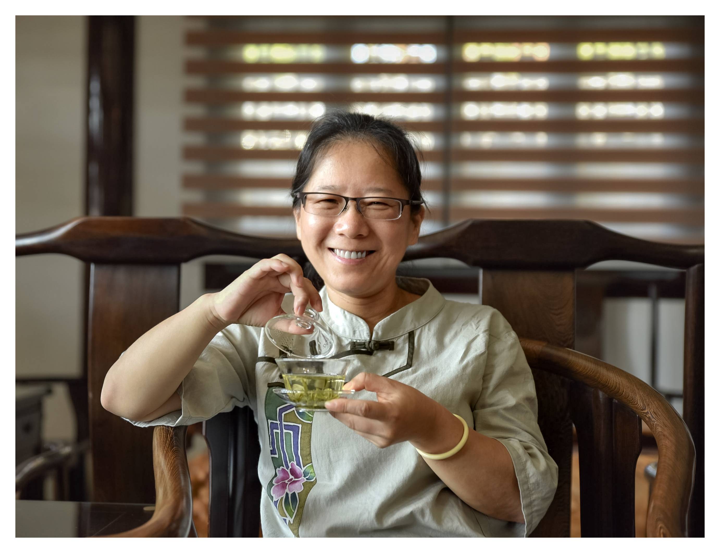 我喜欢念她的一首七绝:《桐江夜游,逢二女道士,相指谓曰:此必陈小翠也