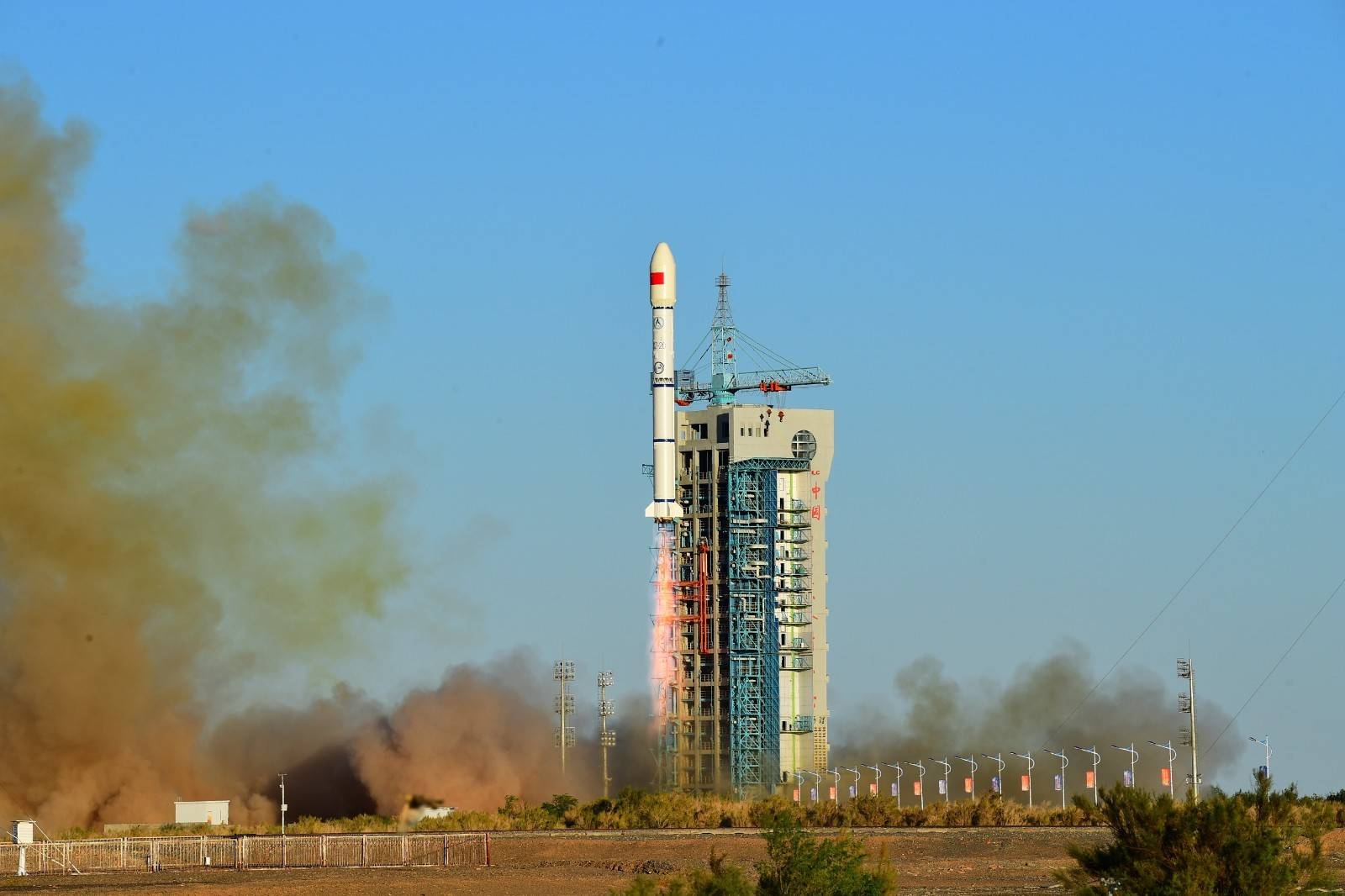 我国在酒泉卫星发射中心用长征二号丙运载火箭/远征一号s遥二上面级