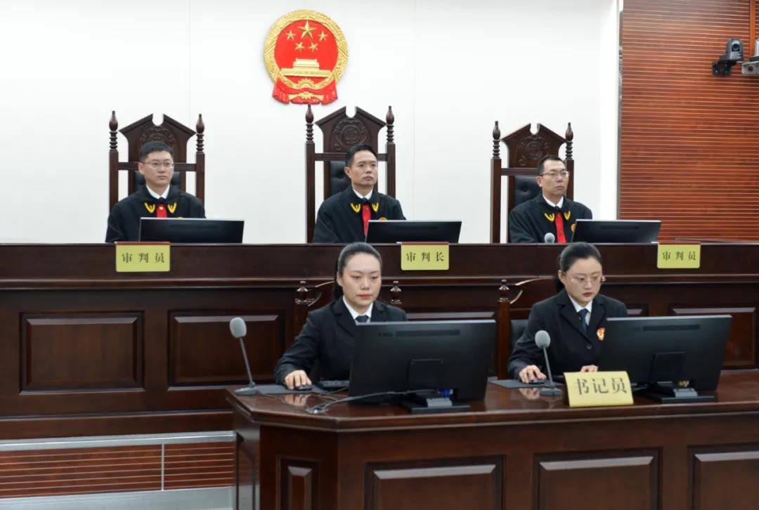 上海市政府原副市长,市公安局原局长龚道安受贿案一审开庭