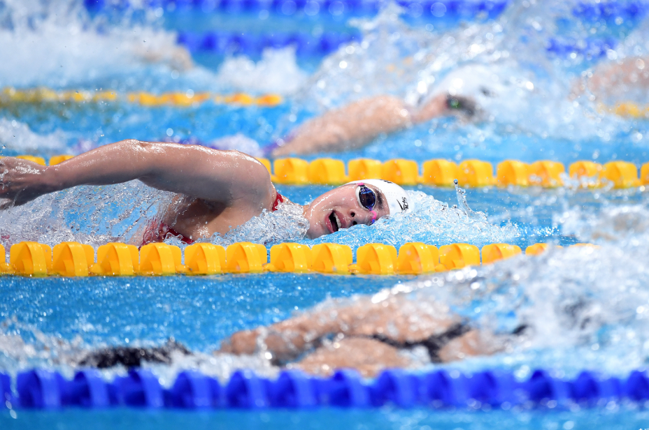 全运泳坛争霸开启,"蝶后"张雨霏首战告捷