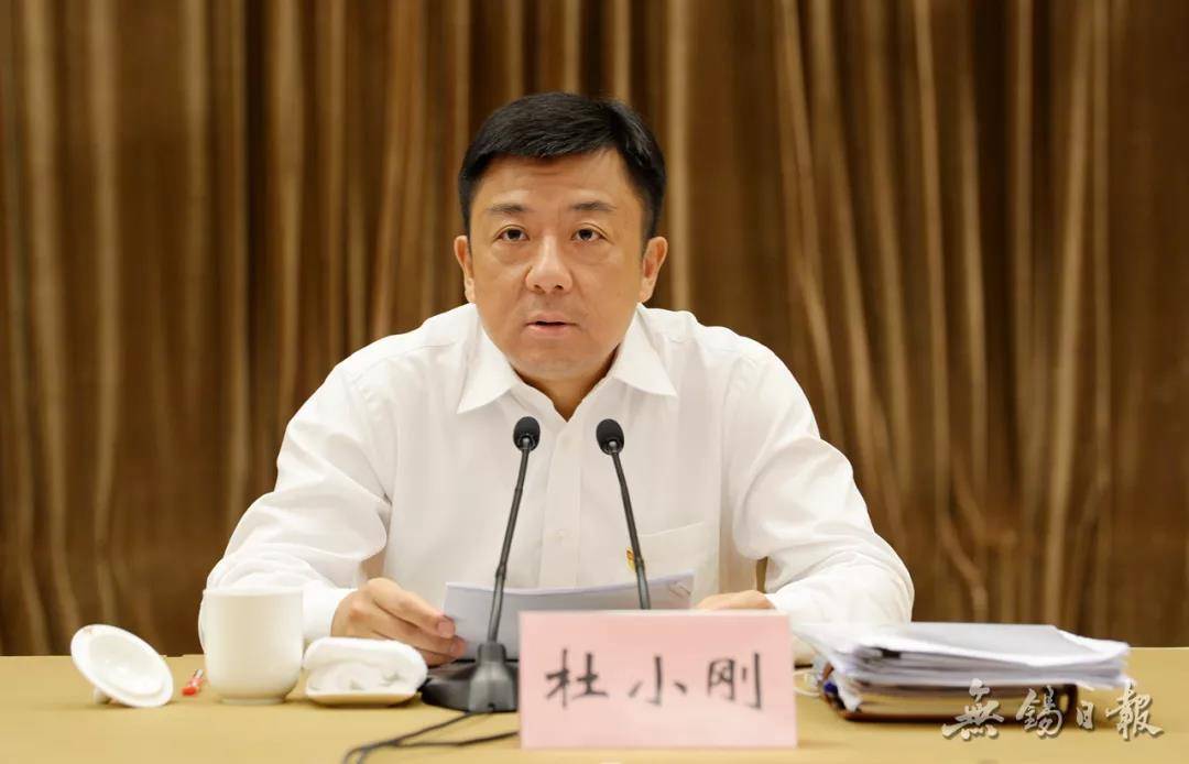 杜小刚说,要学习先辈先烈,砥砺信仰坚定,绝对忠诚的奋斗志向.