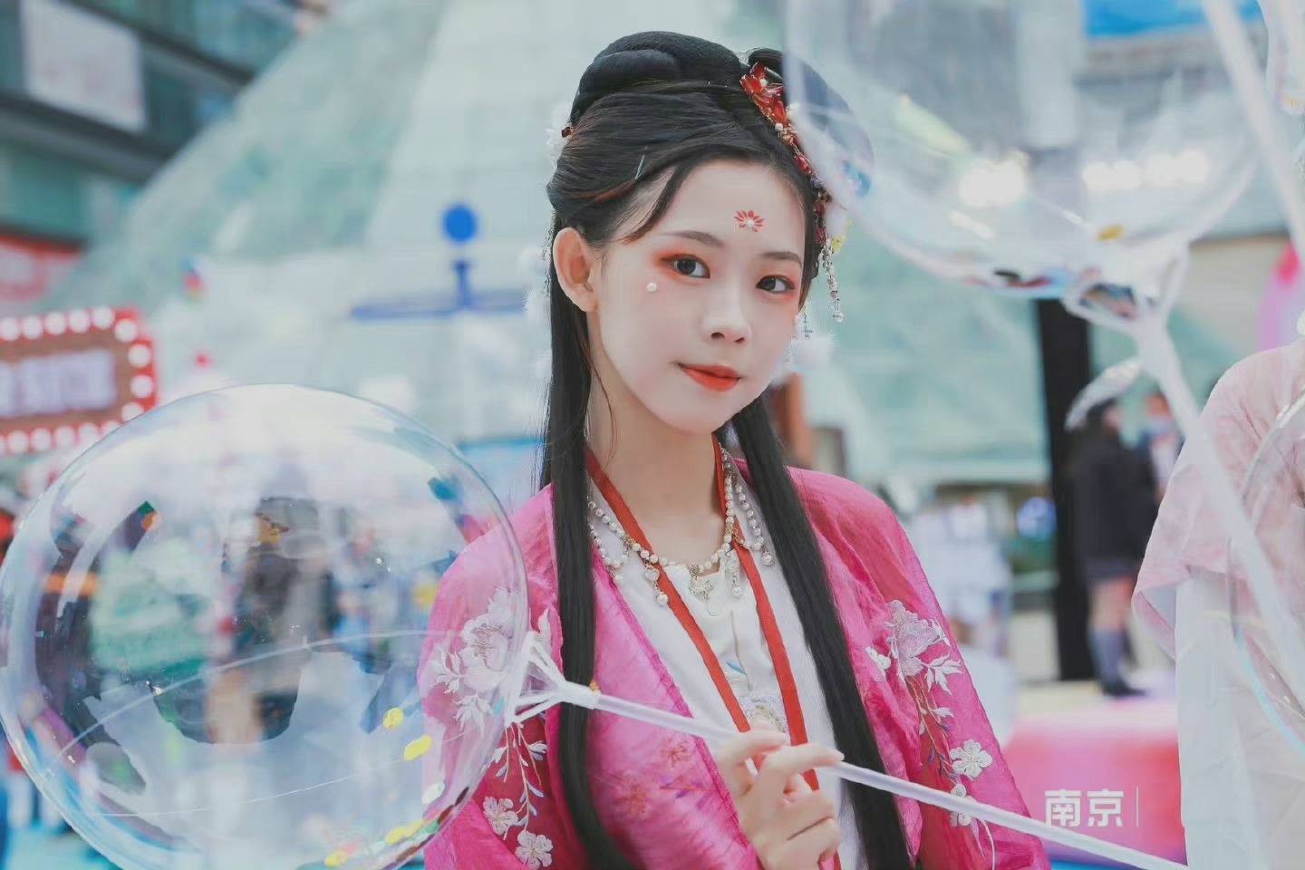 新街口"落梅妆"再现古妆风采,古代妇女要如何才能化出"梅花妆"?