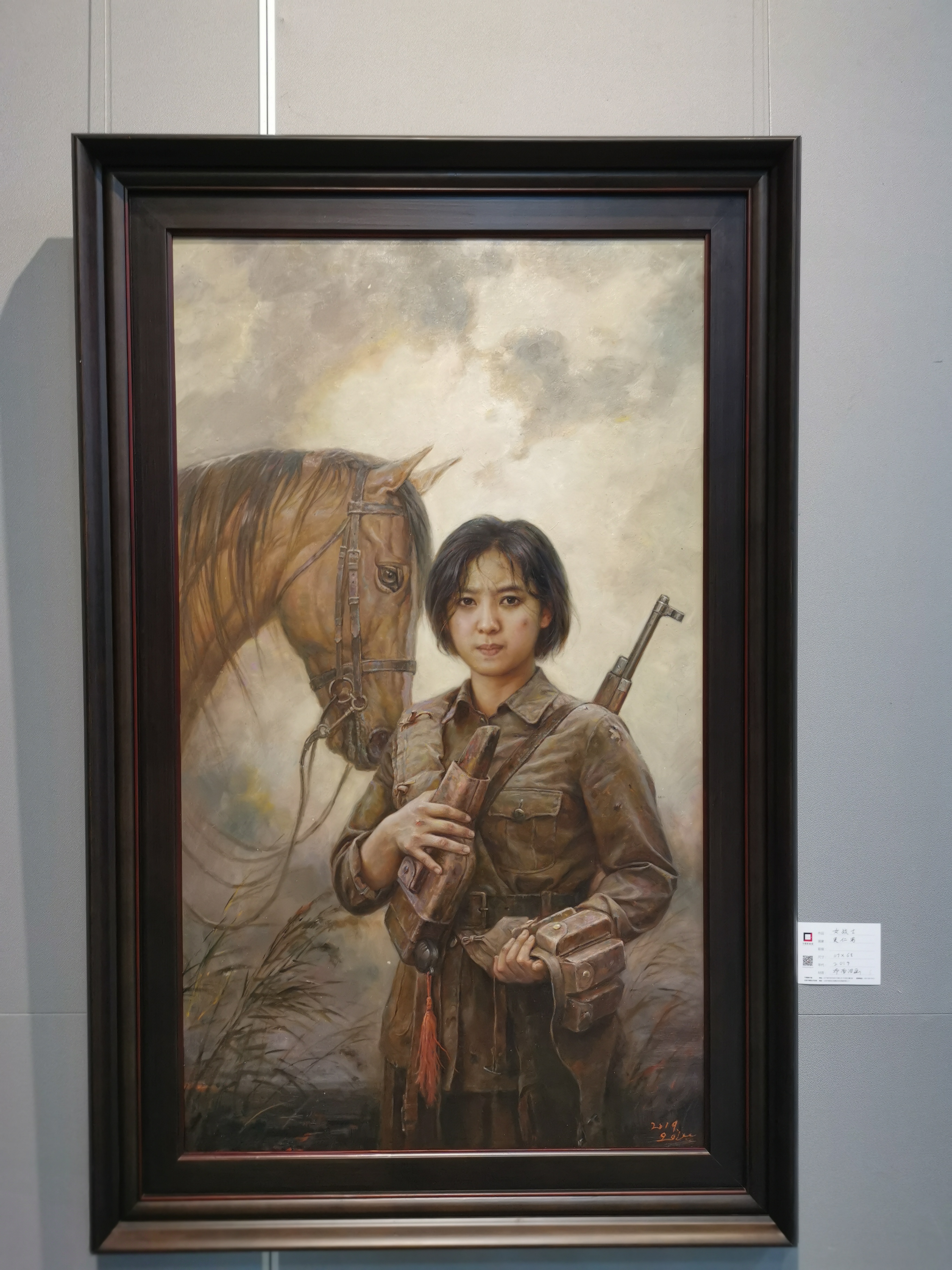 我是带着父亲的遗愿来看展的当代朝鲜油画精品展引众多市民驻足
