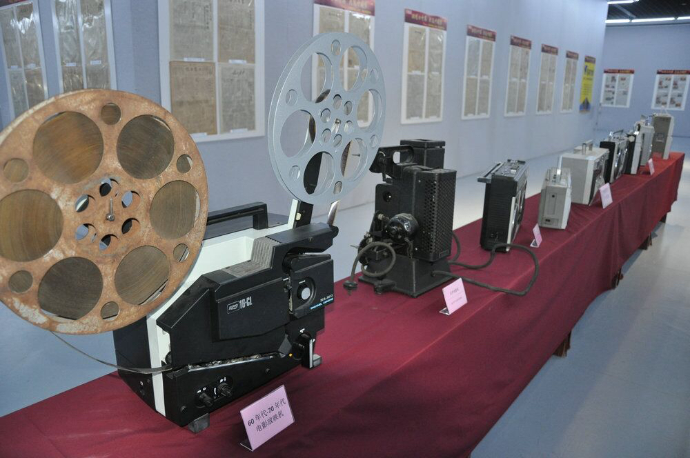 来看看70年前新华日报是怎么报道开国大典的