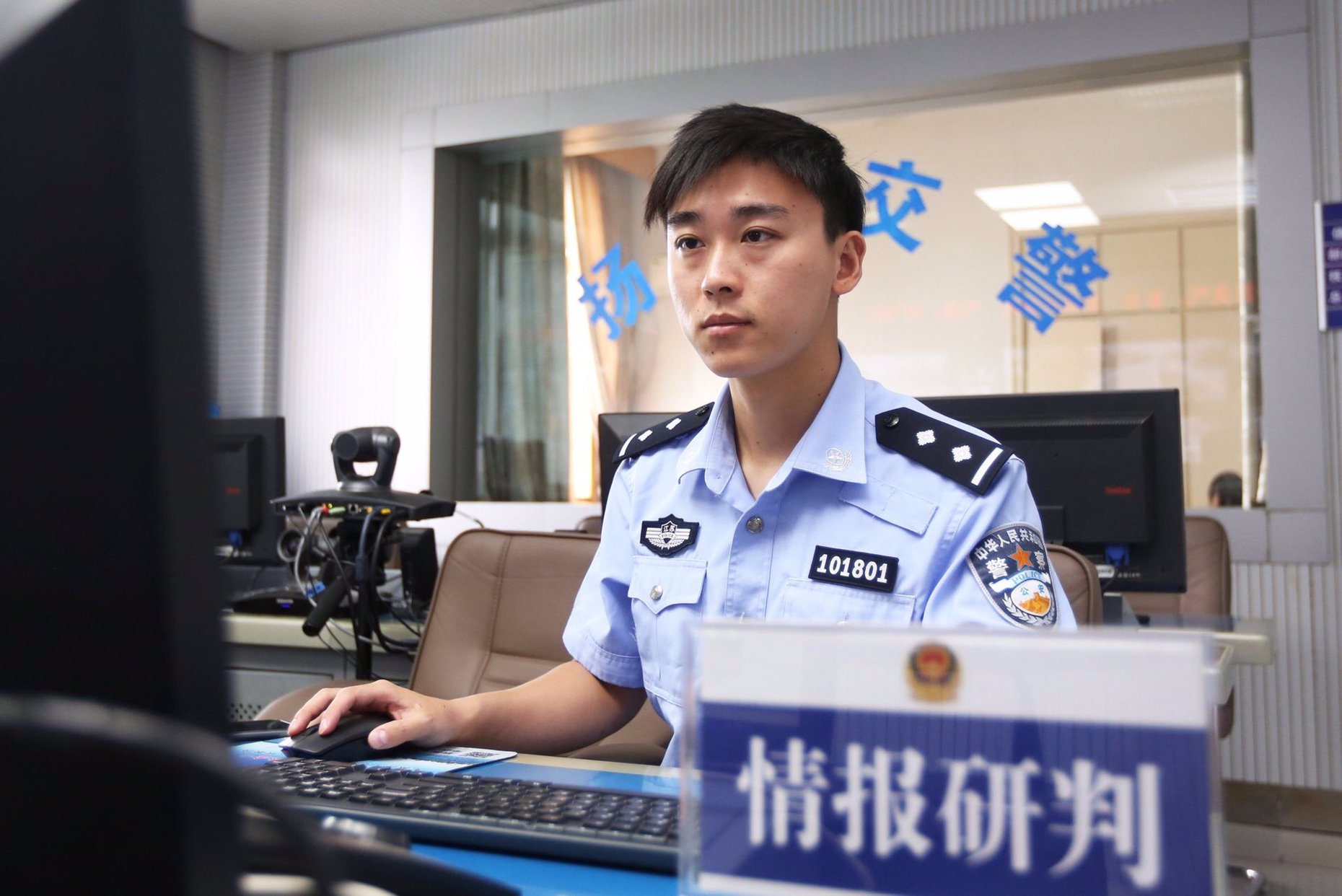 “感谢你，今天抽空和我结了个婚！”新婚妻子对交警老公说的话幽