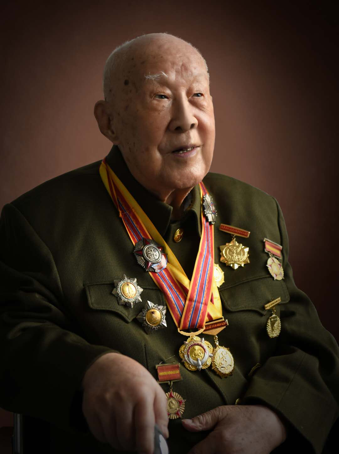 镜头下百岁老将军真心开怀而笑刘宁用光影留驻他们的风骨