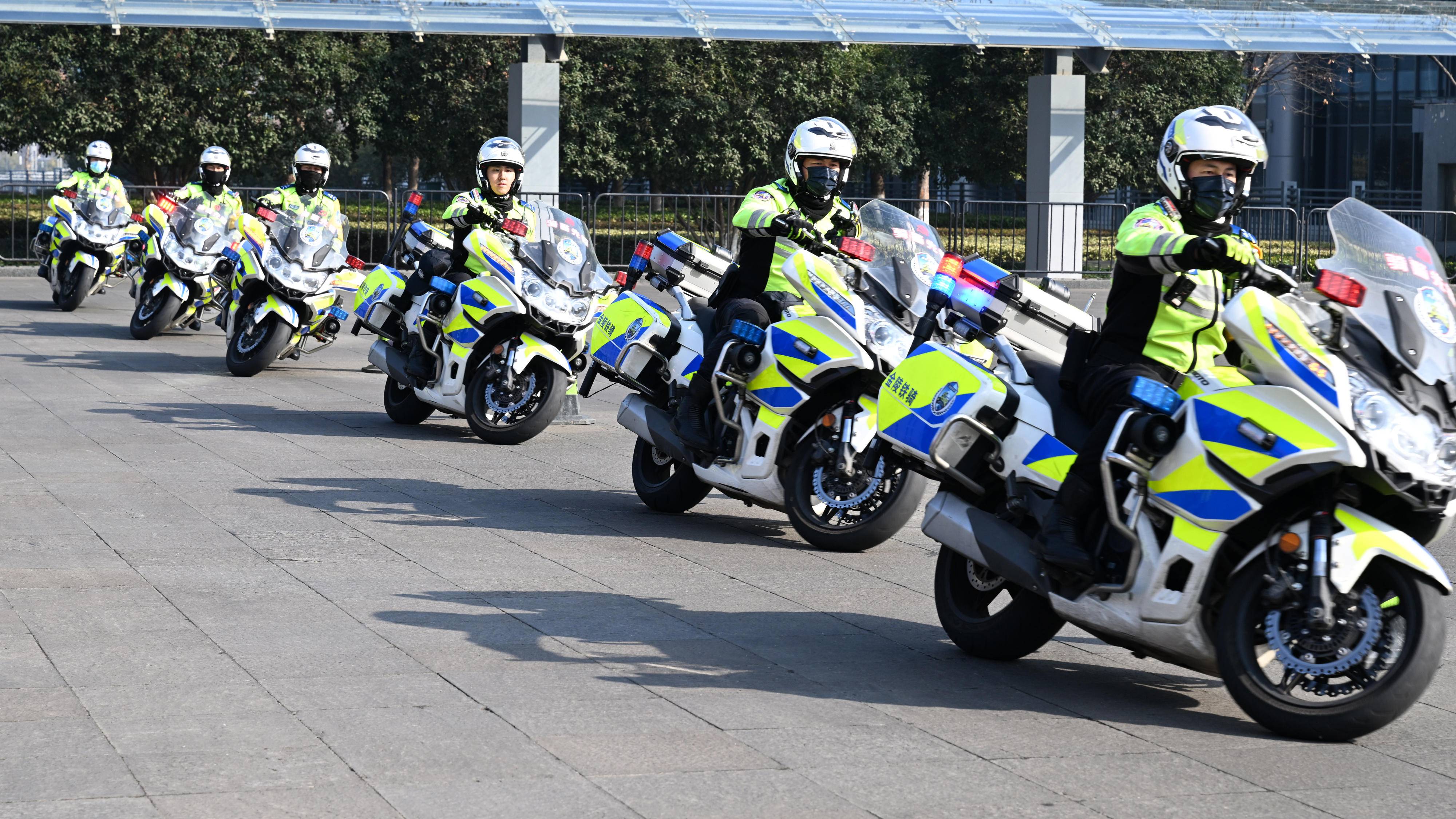 视频金陵铁骑训练场面曝光一套动作行云流水