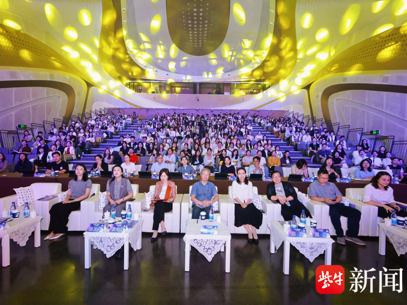 
                        4:3图片