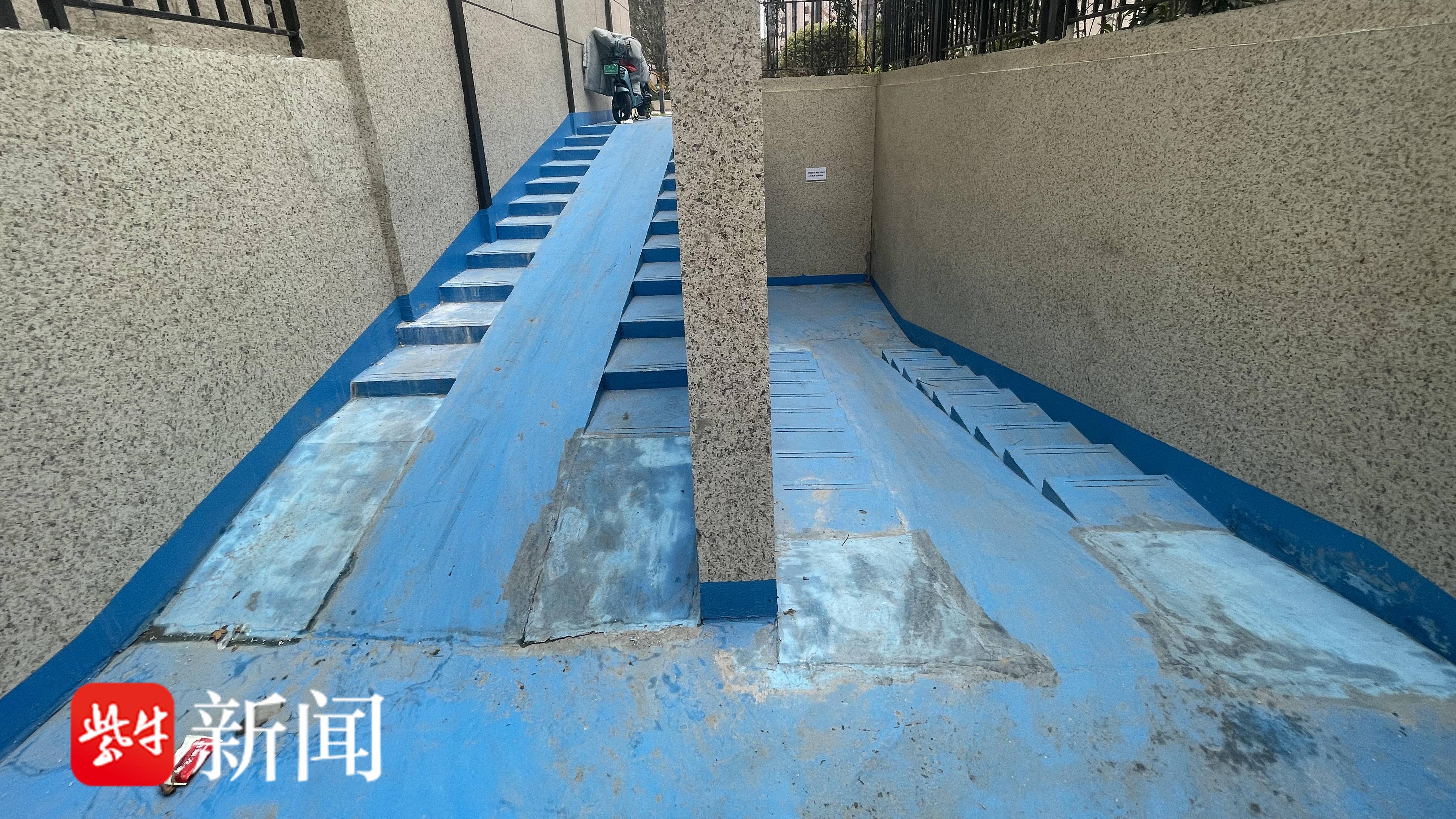 【有事找紫牛】高端小区一条车库坡道,却把自行车逼上机动车道 问题是