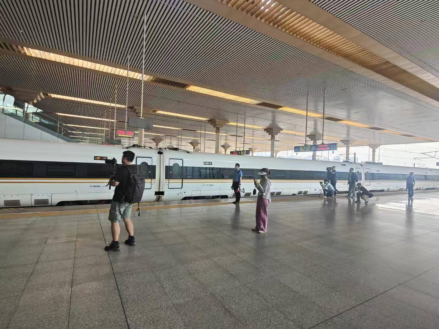 
                        4:3图片