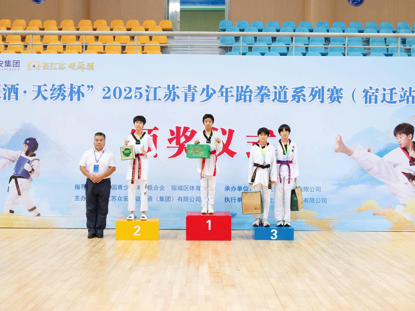 
                        4:3图片