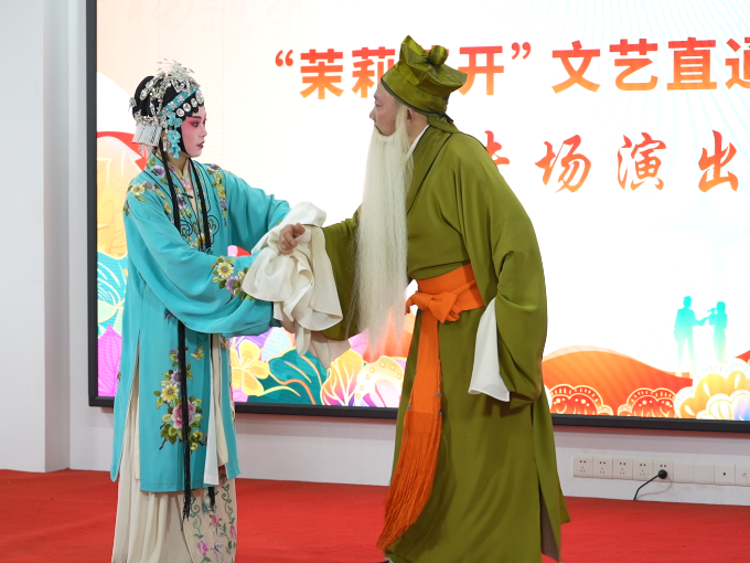 
                        4:3图片