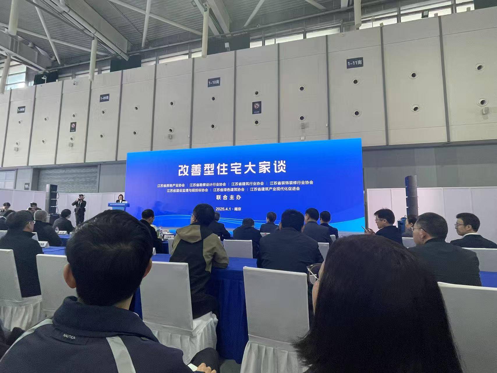 
                        4:3图片