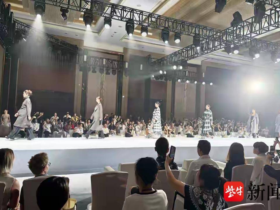 
                        4:3图片