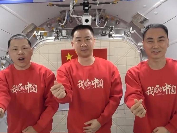 
                        4:3图片