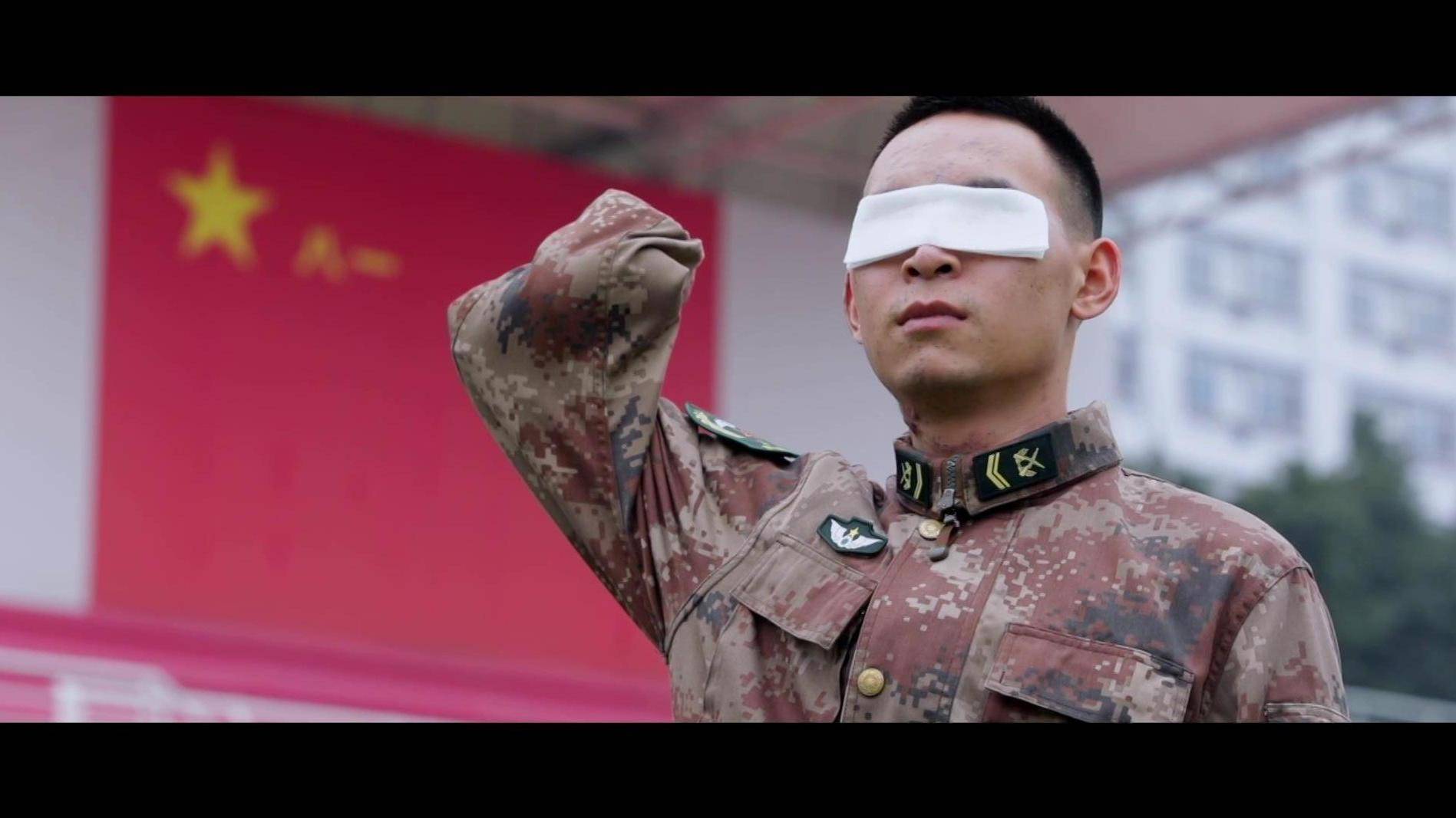 杜富国:无手的军礼